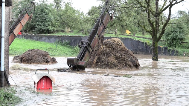 Bauernhof überflutet Bauernhof getroffen