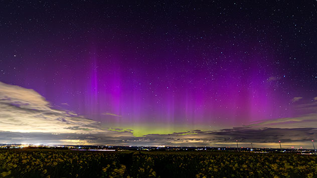 Diese geniale Aufnahme stammt aus Ense am Nordrand des Sauerlands. Typisch sind die senkrechten Strahlen, die sogenannten 