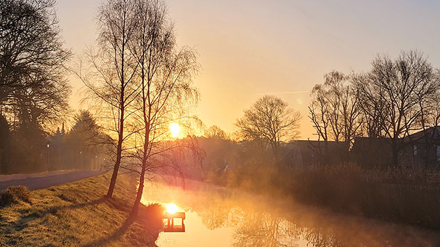 Wenn dann noch die Sonnenstrahlen den Nebel verfärben, entsteht eine magische Stimmung.