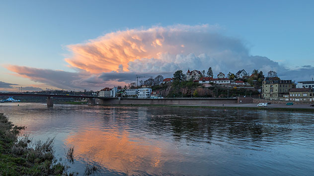 Im Abendlicht sind abziehende Schauer und Gewitter besonders fotogen.