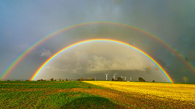 Der April hat sich in diesem Jahr von seiner launischen Seite gezeigt. Dadurch gab es viele Regenbögen und wunderschöne Wolkenstrukturen.