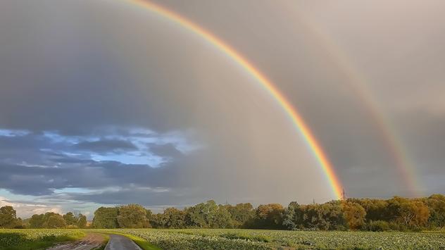 © Ralph Eiselt Gleich zwei Regenbögen sind in Datteln im nördlichen Ruhrgebiet zu sehen