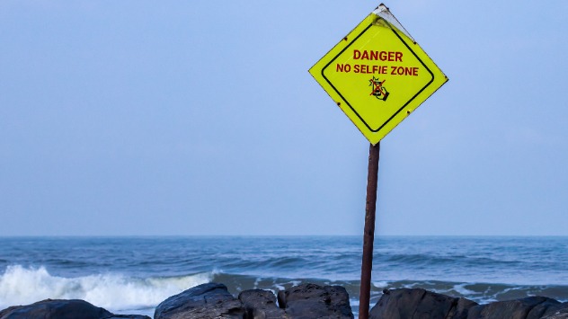 Learn how to enjoy your travel memories without endangering your life