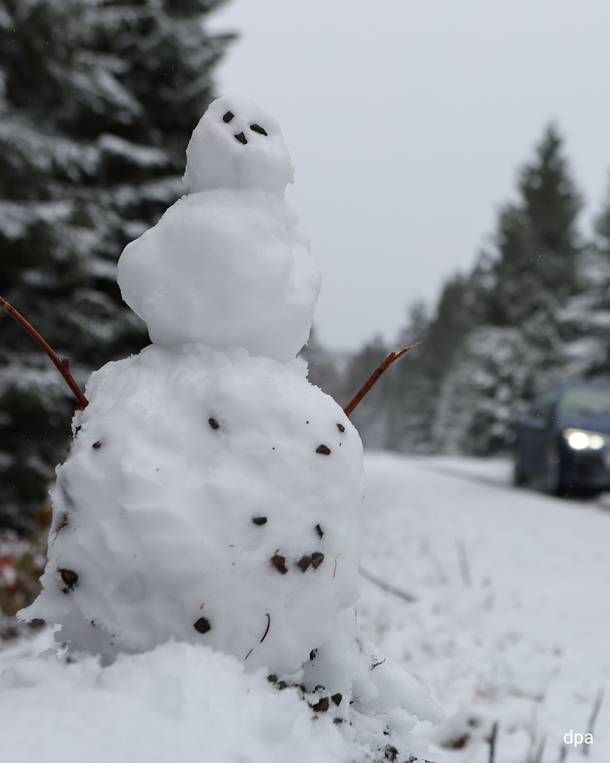 Schneemann auf dem Brocken - © dpa Schneemann auf dem Brocken