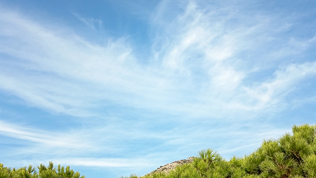 Imagen de estabilidad desde Arroyo de la Miel, con algunas nubes altas pasajeras. Gracias a Javier Becerra por la imagen. 