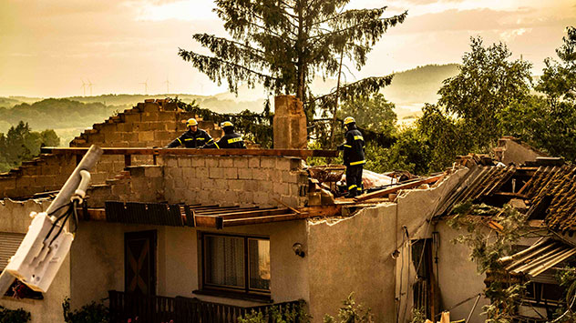 Tornadoverdacht in Asweiler im Saarland - beschädigtes Haus