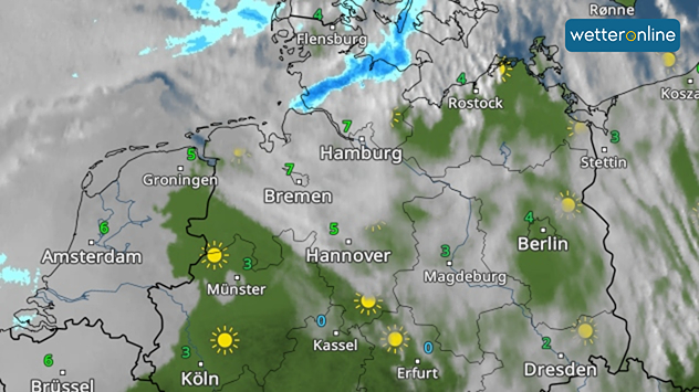 Die Wetterkarte zeigt den Norden und die Mitte Deutschlands sowie Teile der Nachbarländer. Dichte Wolken liegen über Schleswig-Holstein, Hamburg, Bremen und Teilen Niedersachsens. Von der Nordsee bis nach Mecklenburg-Vorpommern zieht sich ein Streifen mit blau markiertem Niederschlag. Die Temperaturen liegen in diesem Bereich meist zwischen 4 und 7 Grad. Weiter südlich und westlich, etwa rund um Münster, Köln, Kassel und Erfurt, lockert die Bewölkung auf und die Sonne zeigt sich häufiger. In Berlin, Dresden und Magdeburg ist es wechselnd bewölkt mit einzelnen sonnigen Abschnitten.