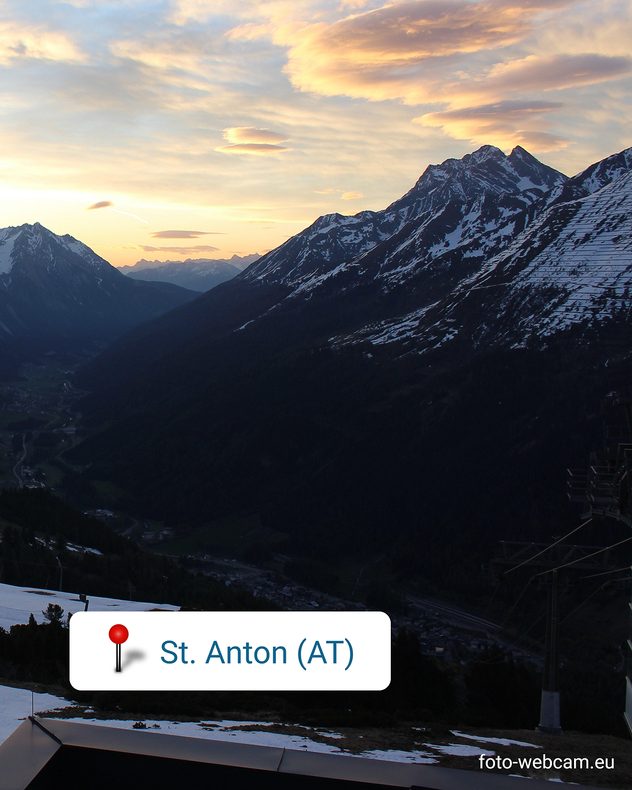 Webcam zeigt Föhnwolken über den Alpen