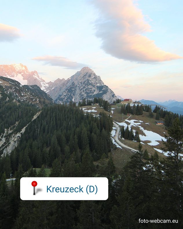 Webcam zeigt Föhnwolken über den Alpen