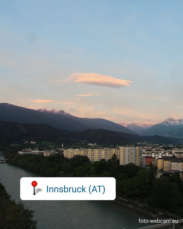 Webcam zeigt Föhnwolken über den Alpen