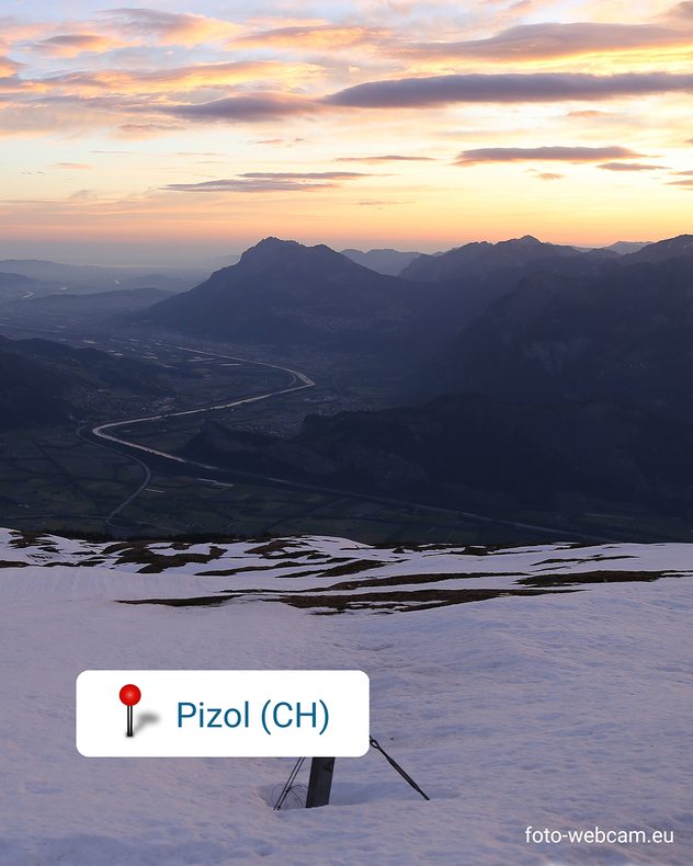 Webcam zeigt Föhnwolken über den Alpen