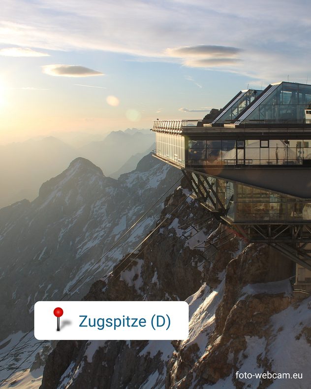 Webcam zeigt Föhnwolken über den Alpen