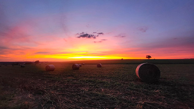 Kräftige Dämmerungsfarben - © Tim Laar Schmand via WetterMelder Deutschland Kräftige Dämmerungsfarben