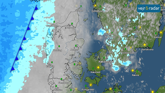Vejrkort over Danmark med koldfront fra vest og byger på vej ind over landet.