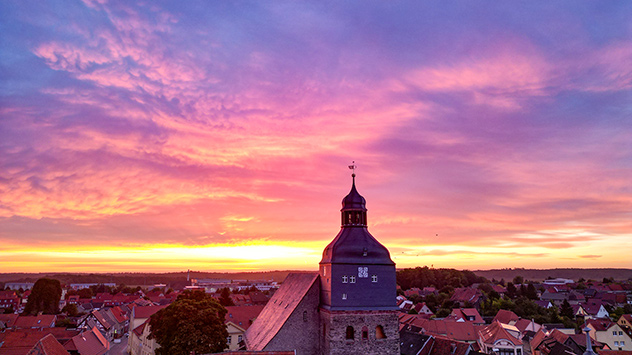 In Harzgerode im Harz zeigte sich mit aufziehenden Wolken ein schönes Morgenrot. 