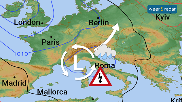 Een depressie trekt van de Golf van Genua over de bovenste Adriatische Zee verder richting Polen. Een pijl geeft de noordoostelijke trekrichting van het lagedrukgebied weer.