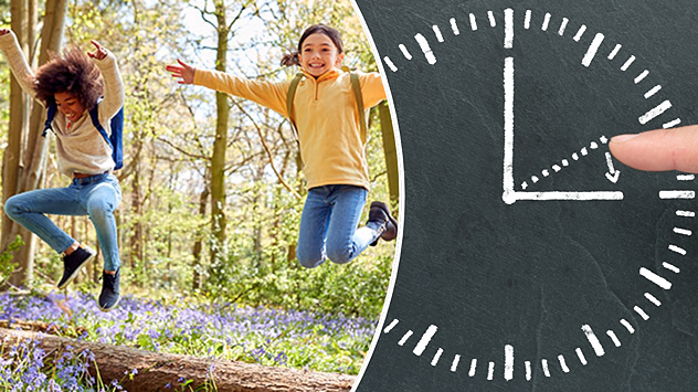 Links: Kinder springen im Wald über einen Baumstamm. Rechts: Grafik zur Zeitumstellung.