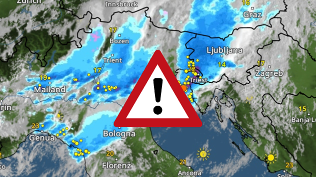 Radar s intenzivními bouřkami a četnými blesky nad severní Itálií.