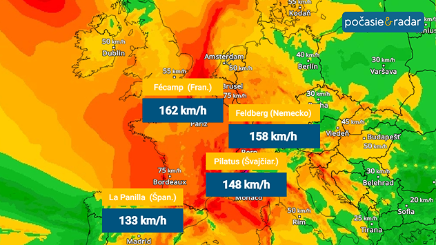 Mapa počasia s farebným znázornením silných vetrov a označenými nárazmi vetra v západnej Európe.