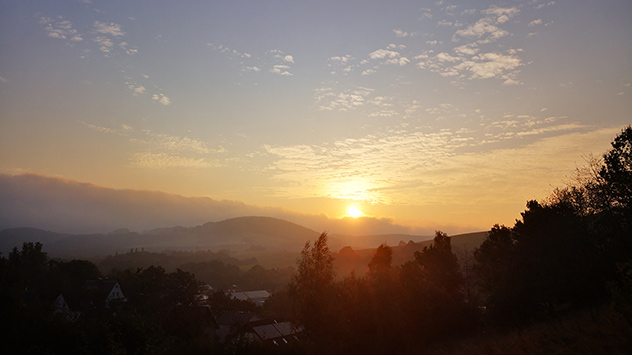 Letzte Nebelschwaden werden von der wärmenden Sonne aufgelöst