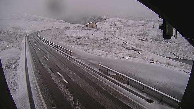 Auf dem Lukmanierpass liegt wenig Schnee