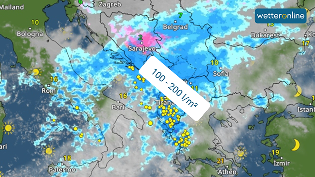Wetterkarte zeigt Starkregen und Schneefall über dem westlichen Balkan.