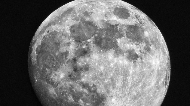 So detailreich sieht der Himmelskörper bei langer Belichtungszeit aus.