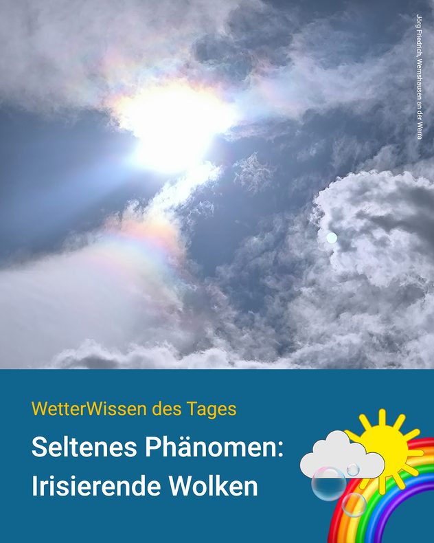 Sonne hinter Wolken mit irisierenden Regenbogenfarben und schimmernden Pastelltönen am Himmel.