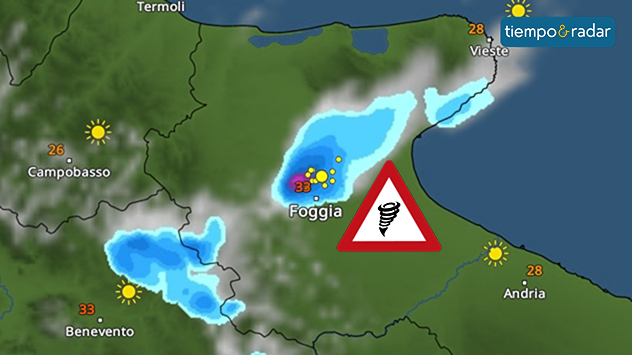 WetterRadar muestra una tormenta cerca de Foggia, en Italia. Un cartel advierte de la posibilidad de tornados.