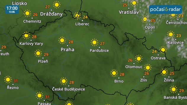 Meteoradar, screenshot, 12. srpna, 17:00: Nadcházející dny do Česka přinesou slunečné a klidné počasí, mezi úterým a čtvrtkem čekáme mírnější denní teploty kolem 28 °C a relativně chladnější noci.