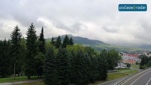 Pohľad na zamračenú krajinu.
