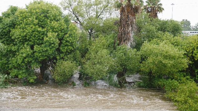 Viele Flüsse treten in der Region über die Ufer.
