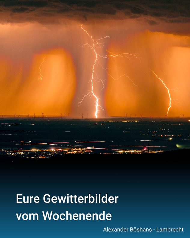 Die Blitze eines nächtlichen Gewitters tauchen die Rheinebene in magisches Licht.