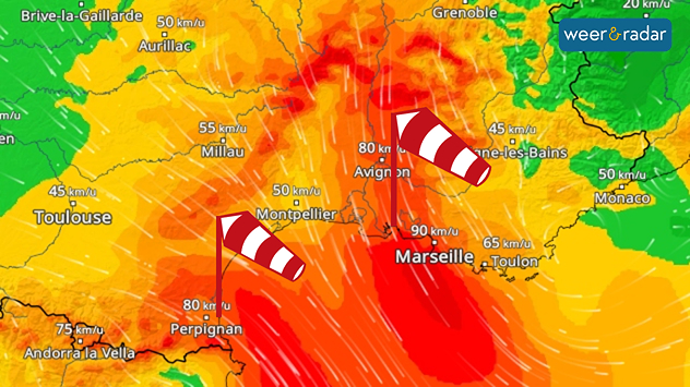 De WindRadar kleurt geel, oranje en rood boven het zuiden van Frankrijk. Twee stormtekens voor de Cers en Mistral zijn ingetekend.