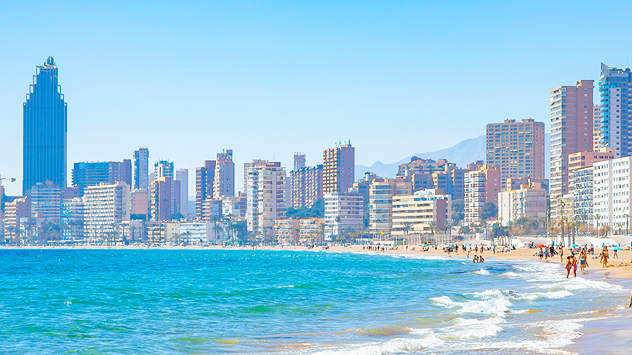 El primer fin de semana de agosto está a punto de comenzar. Muchos aprovecharán estos días de vacaciones para acercarse a las costas, donde, en general, el tiempo será favorable para disfrutar de la playa.&nbsp;