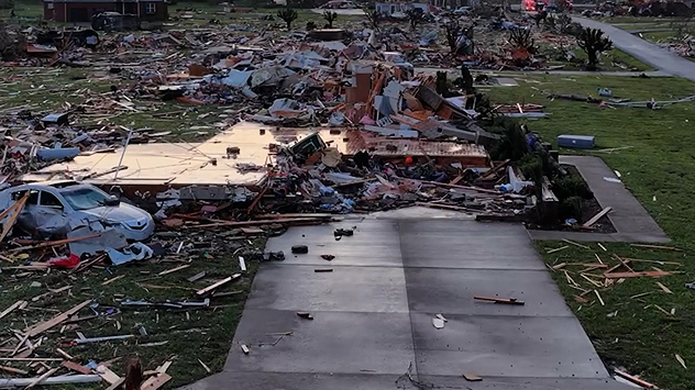 Violent tornado hits, over a dozen dead – Weather News