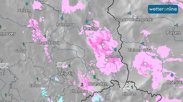 Wetterkarte mit rosa markierten Bereichen für Schnee in Ostdeutschland.