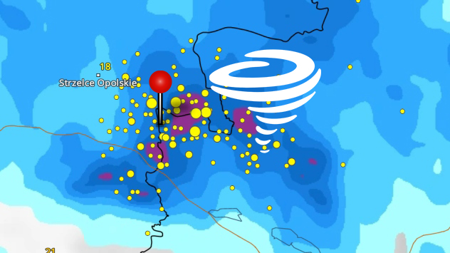 Orage sur le radar météo. Un symbole de tornade est affiché
