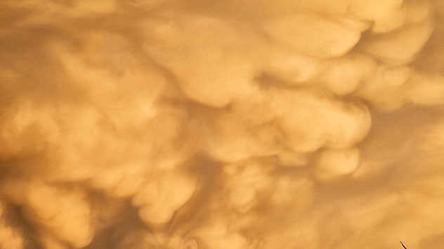 Mammatus-Wolken am Himmel. 