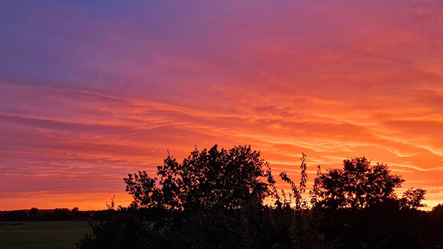 632_Carolin_Schonfeld_Berlin - © Carolin Schönfeld via WetterMelder Deutschland Von purpur bis orange leuchtet der Himmel über Berlin