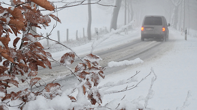 Besonders die höheren Lagen präsentieren sich tief winterlich. 