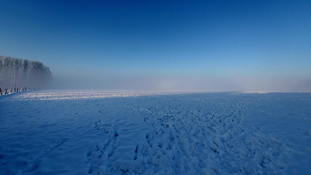 Vielerorts hält sich eine dünne Schneedecke bei den niedrigen Temperaturen, wie hier bei Aachen. 