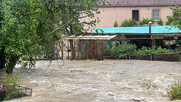 Im Saarland treten einige Flüsse über die Ufer. 