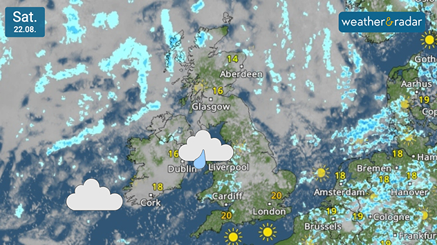 Satellite weather map for Saturday 22.08 showing scattered showers across the UK and Ireland, with temperatures from 14°C in Aberdeen to 20°C in southern England.