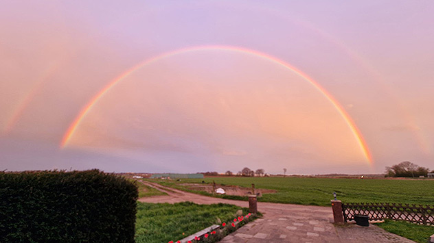 © Barnsy McArthur via WetterMelder Deutschland Regenbogen zur Dämmerung