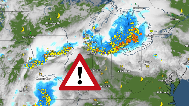 Vejrradar over USA med kraftigt tordenvejr, mange lyn og varsel om uvejr.
