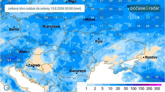 Mapa strednej a východnej Európy s celkovým úhrnom zrážok do soboty 15. augusta 2026, kde modré odtiene znázorňujú očakávané zrážky.