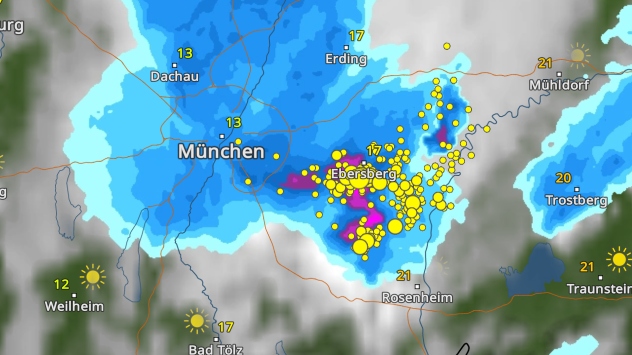 Eine schwere Gewitter zog knapp an München vorbei.