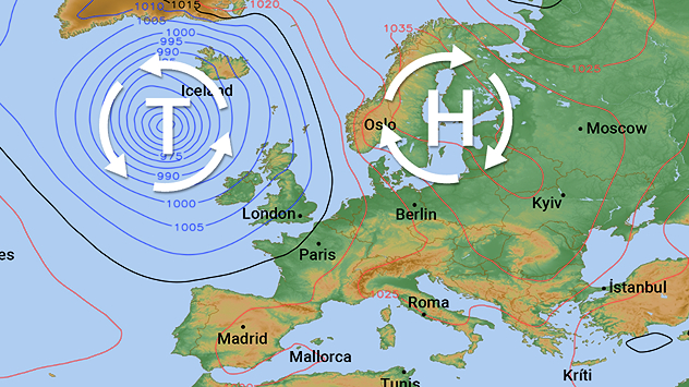 Meteorologická mapa Evropy s tlakovou níží u Islandu a tlakovou výší nad Skandinávií.