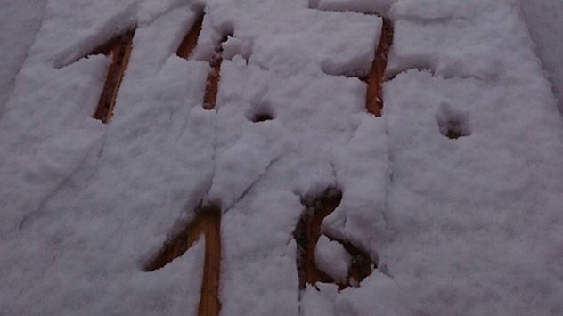 In den Hochlagen der Alpen ist mitten im Sommer der Winter zurück: Bis hinunter auf 1700 Meter Höhe rieseln im Juli 2016 Flocken vom Himmel. 